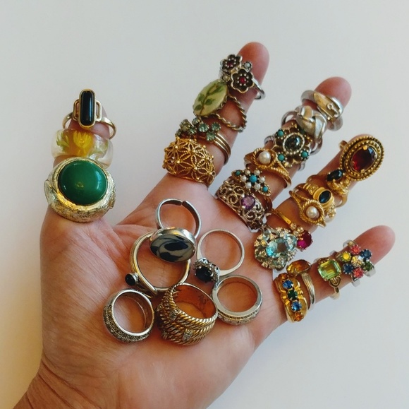 Welcome to my closet 🌹🌿 - Picture 9 of 16